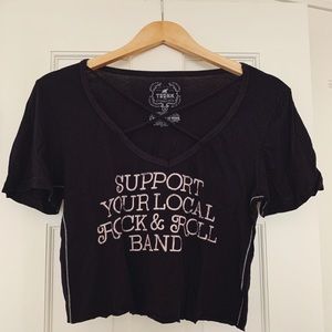 V-neck criss cross t-shirt